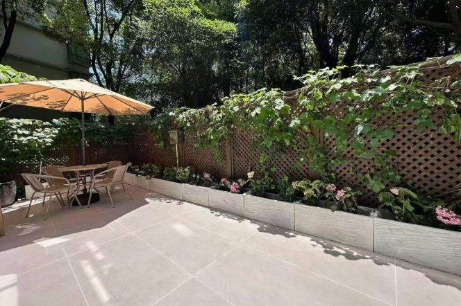 2BR Apartment in Gubei with Private Garden (L2)