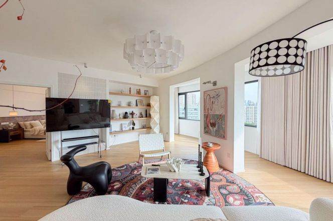 Spacious 2BR Apartment near IAPM with Floor-to-Ceiling Windows (L9/L12)