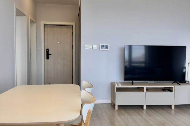 High-Floor 1BR Apartment at Yunhe Garden