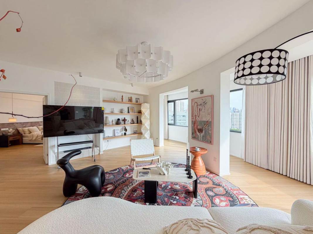 Housing image — Living Room