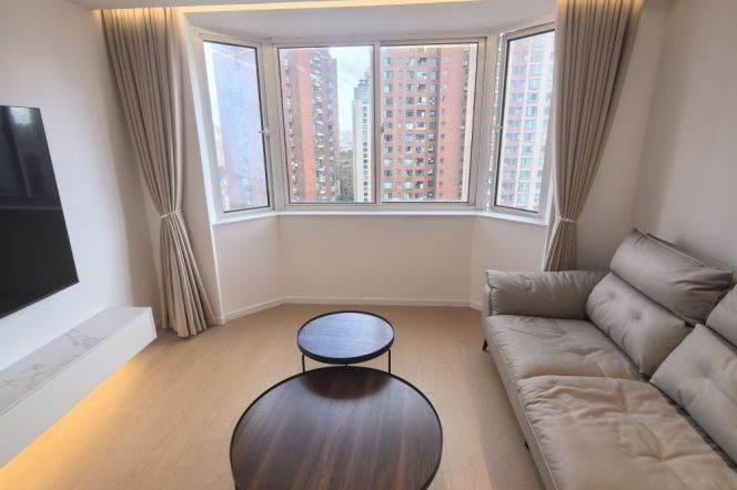 High-Floor 1BR Apartment in Jing'an (L2/L11)