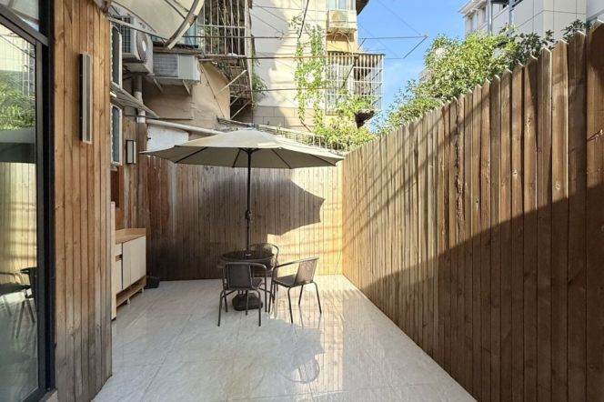1BR Apartment near Zhongshan Park with Terrace (L11/L13)