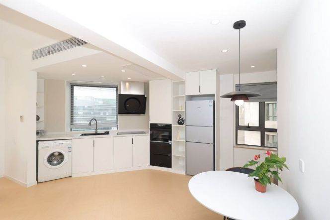 Spacious 1BR Apartment in Jing'an