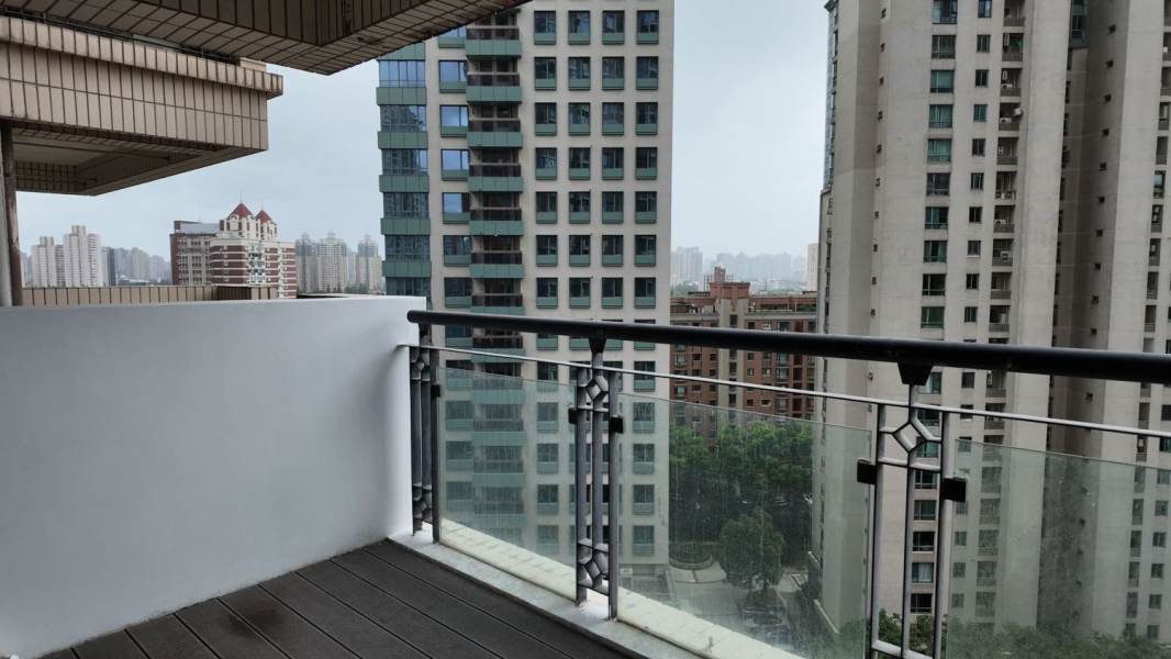 Housing image — Balcony