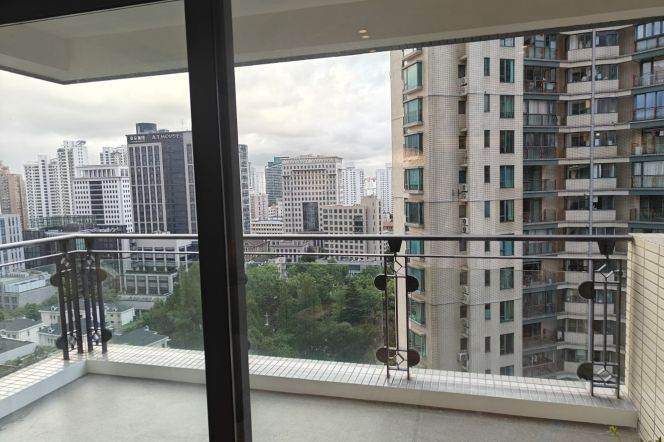 High-Floor Spacious 3BR Apartment at Oriental Manhattan with Outstanding View (L1/L9/L11)