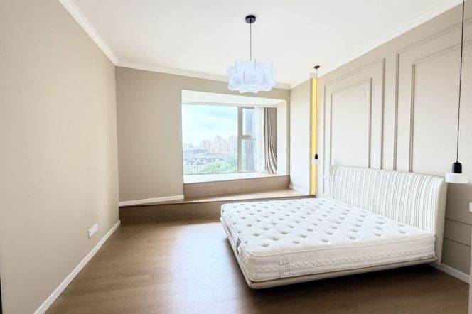 4BR Apartment near Century Park