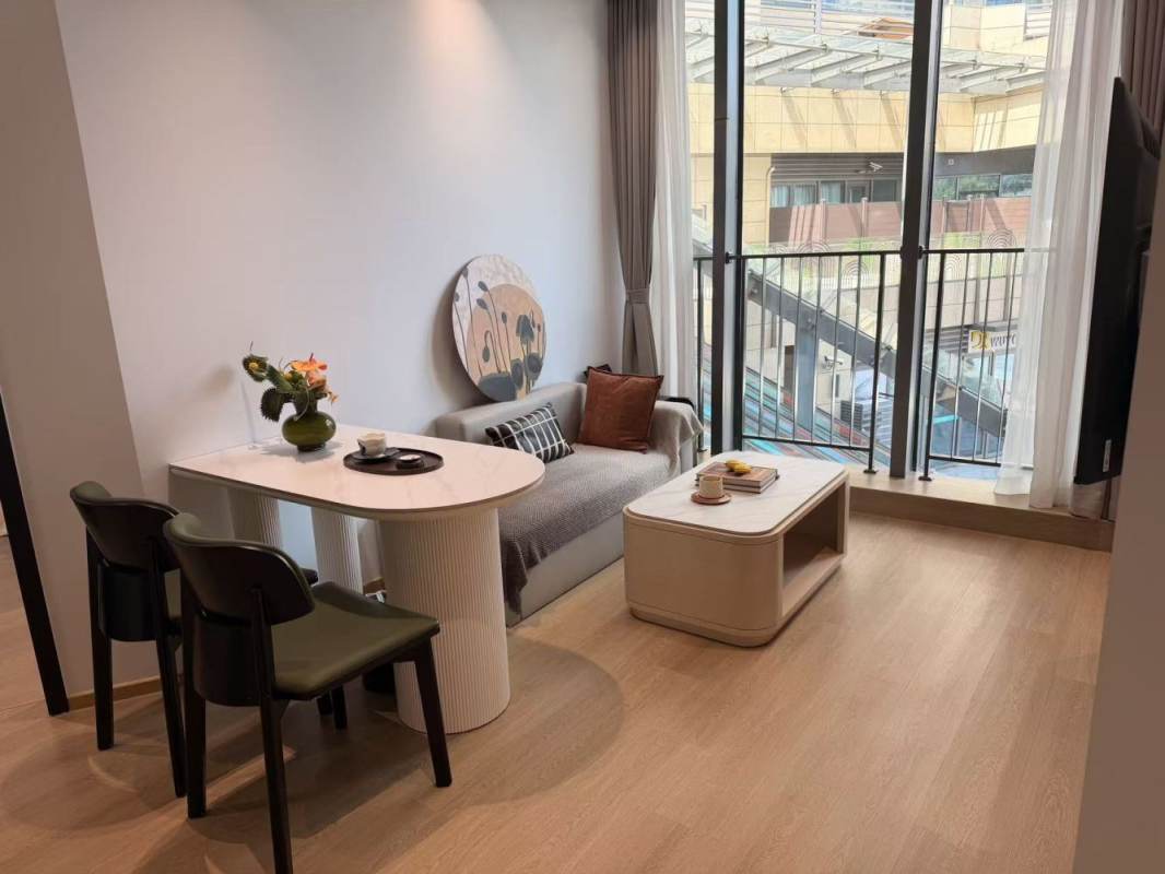 Housing image — Living Room