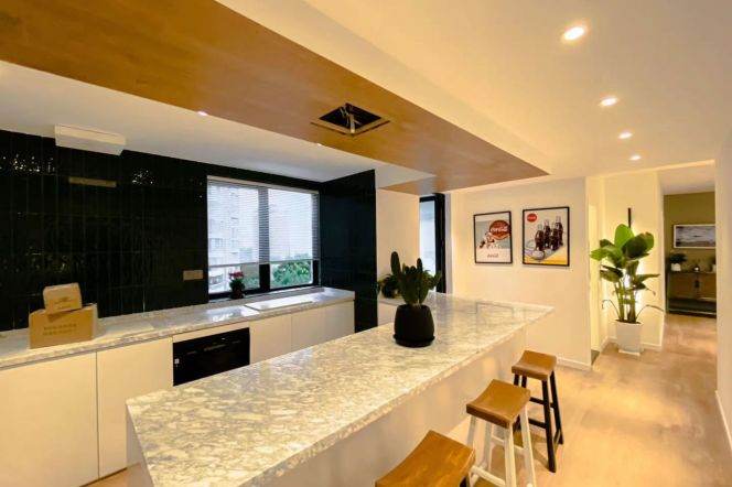 Spacious 3BR Apartment near Yuanshen Sports Center Metro (L6/L18)