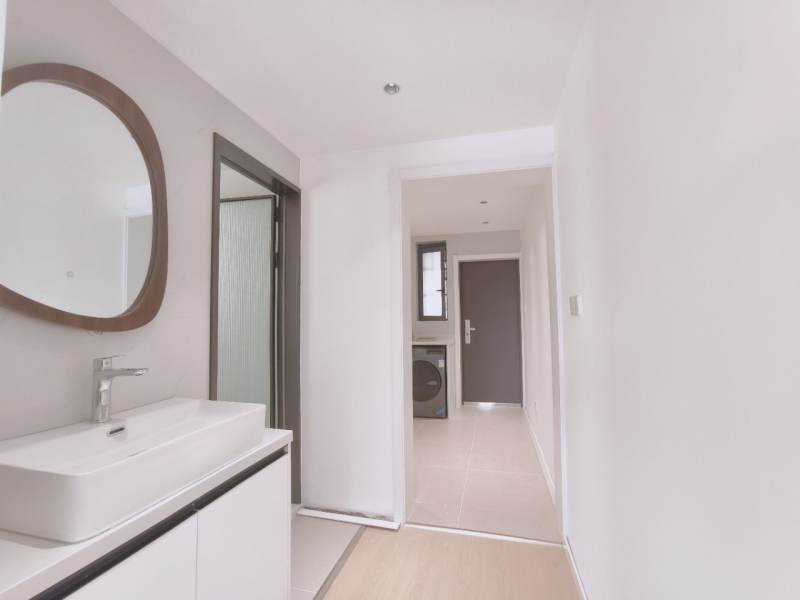 Housing image — Bathroom