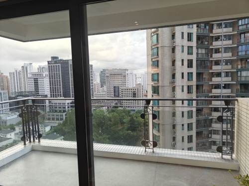 Housing image — Balcony