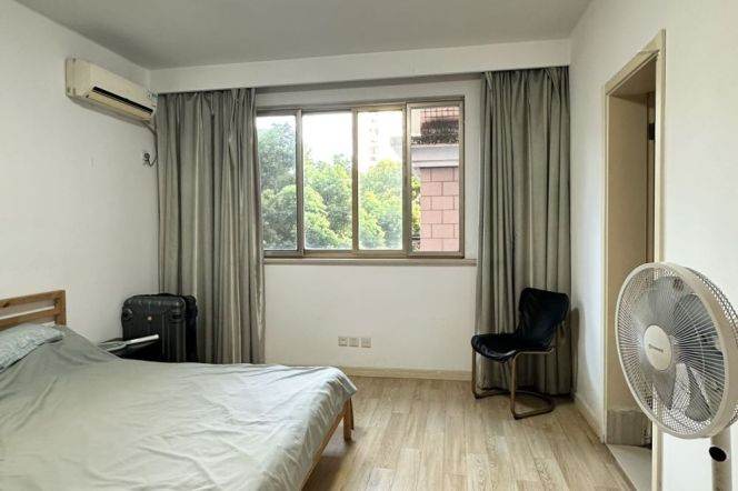 Spacious 3BR Apartment near Century Park (L2)
