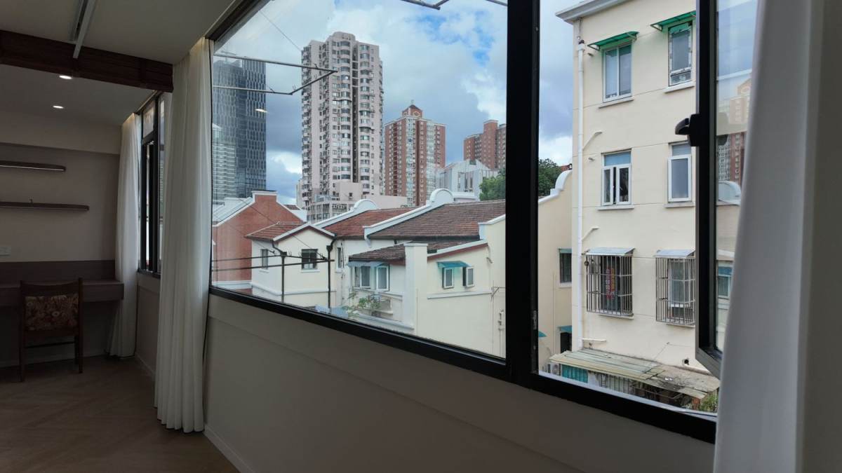 Housing image — Balcony