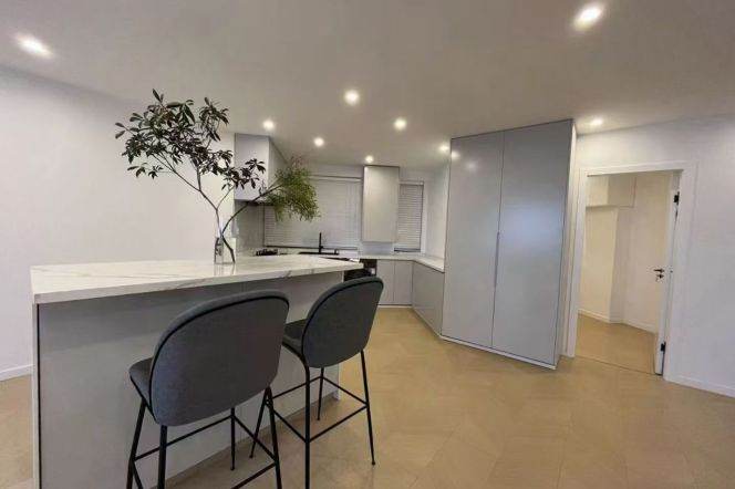 Spacious 3BR Apartment near Shanghai Indoor Stadium Metro (L4)