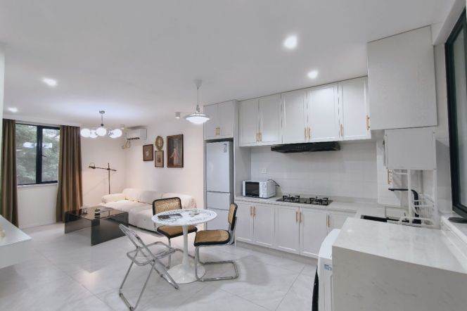 1BR Apartment in Xujiahui (L1/L4)