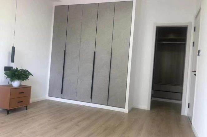 Spacious 2BR Apartment in Jing'an with Terrace (L7)