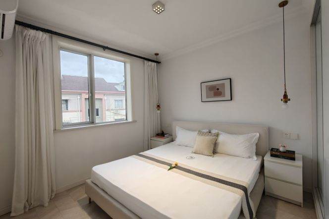 1BR Apartment in Gubei (L10)