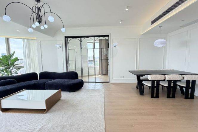 4BR Apartment near Century Park