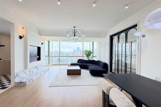 Spacious 3BR Apartment near Century Park with Floor-to-Ceiling Windows