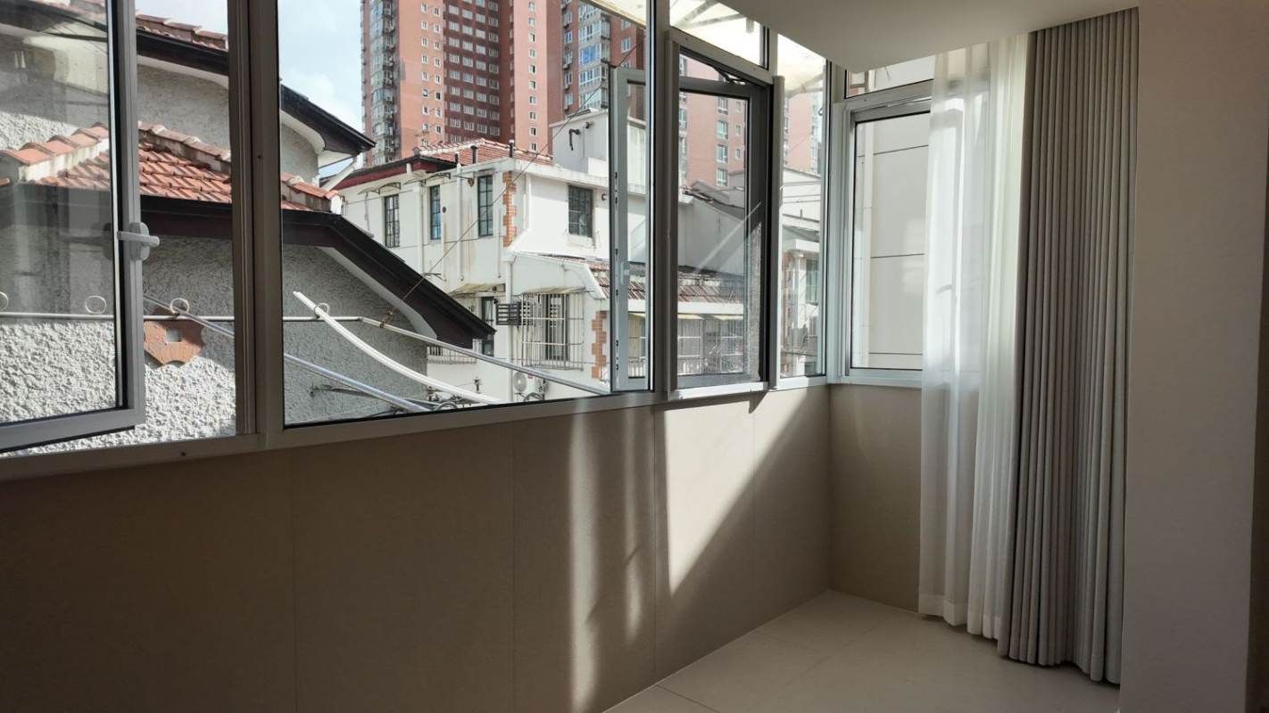 Housing image — Balcony