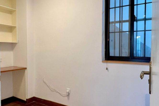 1BR Apartment in Old Xuhui (L9)