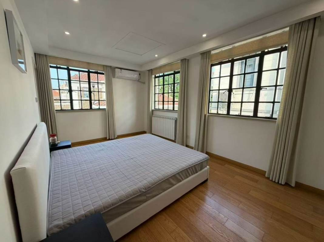 Housing image — Bedroom