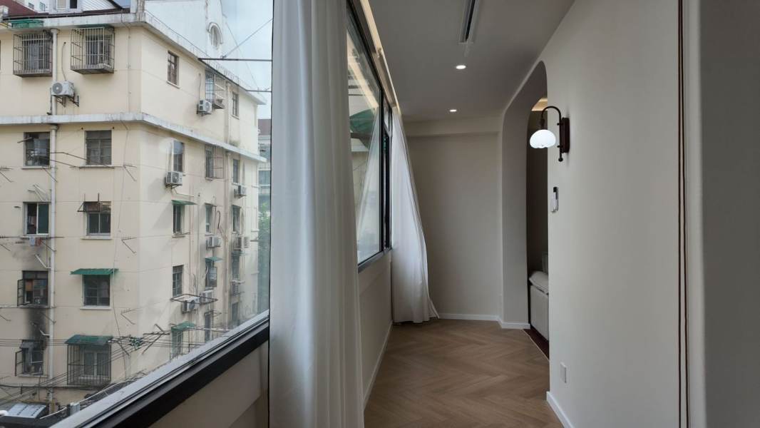 Housing image — Balcony