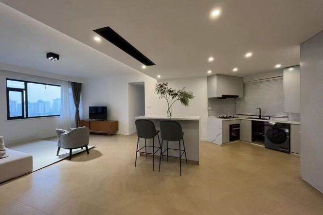 Spacious 3BR Apartment near Shanghai Indoor Stadium Metro (L4)
