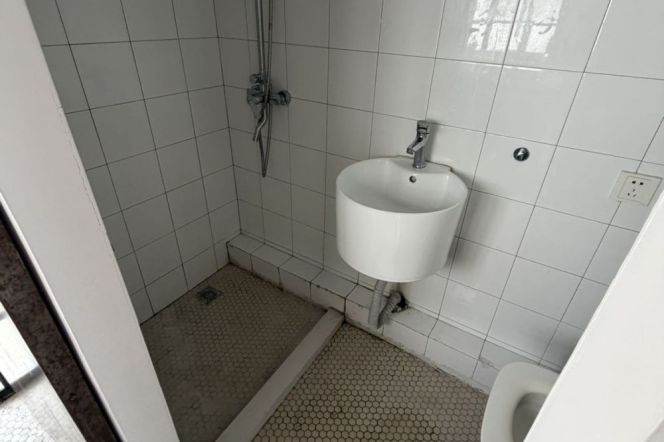 2BR Lane House near South Shaanxi Rd Metro with Terrace (L1/L10/L12/L13)