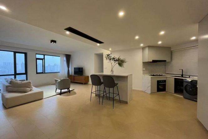 Spacious 3BR Apartment near Shanghai Indoor Stadium Metro (L4)