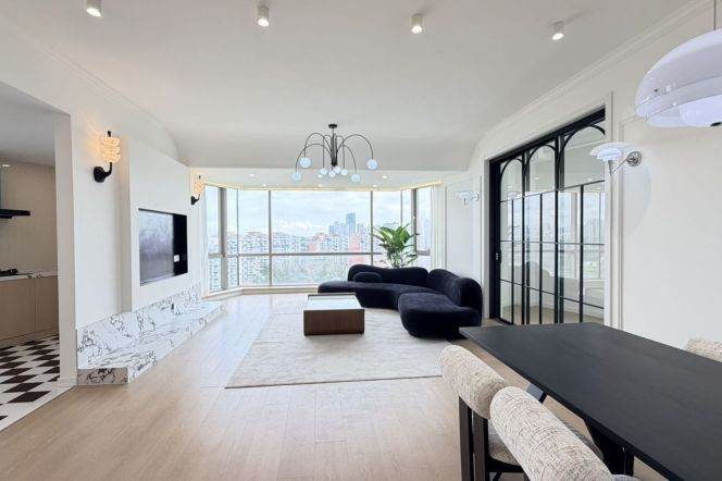 4BR Apartment near Century Park