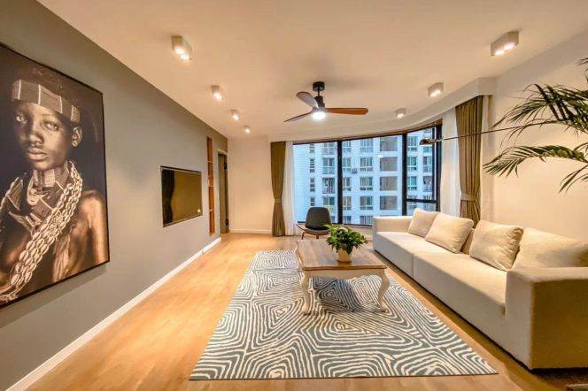Spacious 3BR Apartment near Yuanshen Sports Center Metro (L6/L18)
