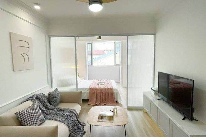 1BR Apartment near Jiangsu Rd Metro (L2/L11)