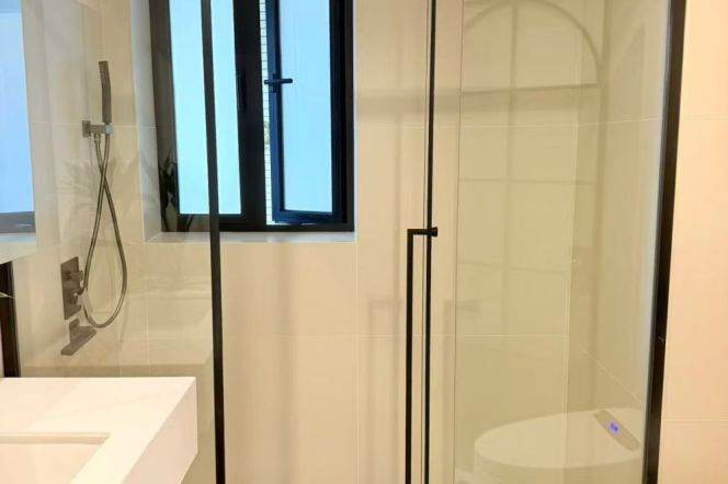 1BR Apartment in Jing'an (L7)