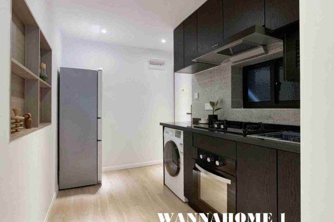 1BR Apartment near West Yan'An Rd Metro with Floor-to-Ceiling Windows (L3/L4)