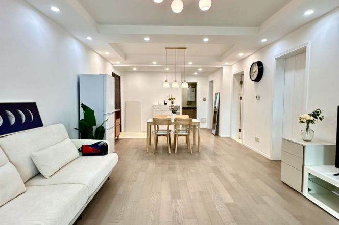 2BR Apartment in Gubei (L10)
