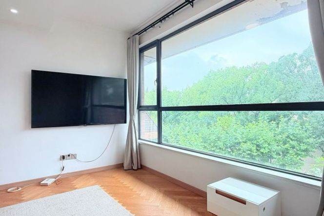 Spacious High-Ceiling 2BR Apartment in Old Xuhui with Green View