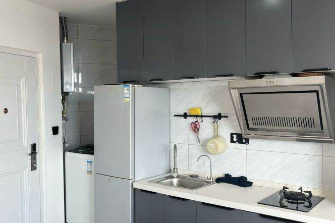 High-Floor 1BR Apartment in Jing'an