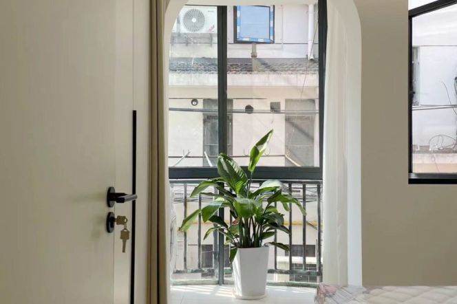 1BR Apartment in Jing'an (L7)