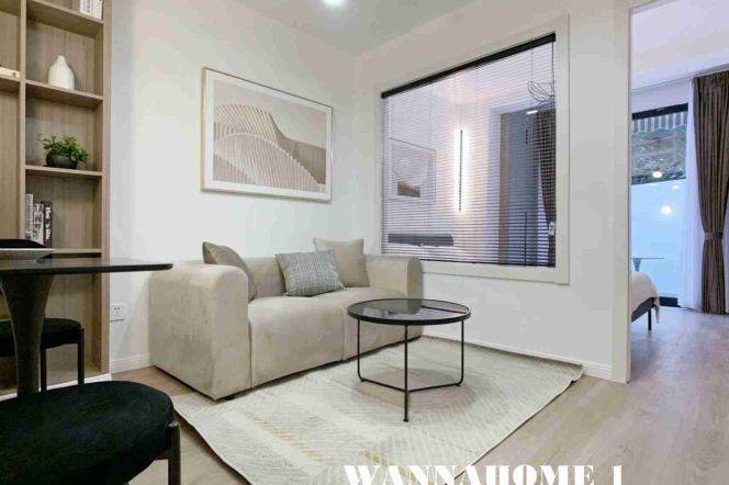 1BR Apartment near West Yan'An Rd Metro with Floor-to-Ceiling Windows (L3/L4)