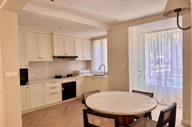 Spacious 2BR Apartment near Lianhua Rd Metro with Private Garden (L1)