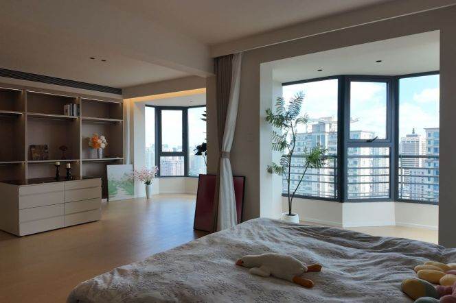High-Floor Spacious 1BR Apartment in Xujiahui