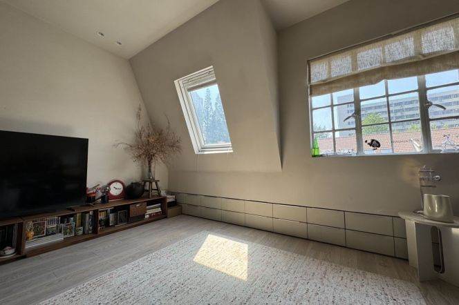 Spacious 1BR Lane House near Xintiandi Metro with Terrace (L10/L13)