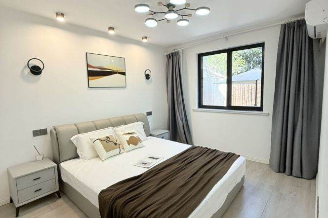 1BR Apartment near Zhongshan Park with Terrace
