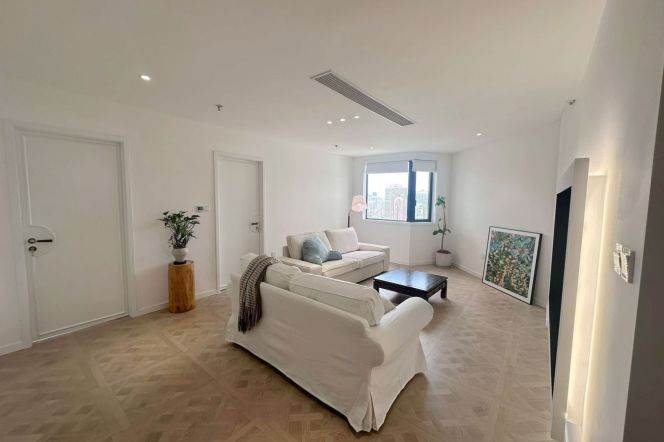 High-Floor Spacious 2BR Apartment in Old Xuhui (L10/L11)