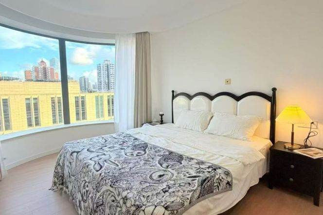 1BR Apartment in Jing'an (L7)