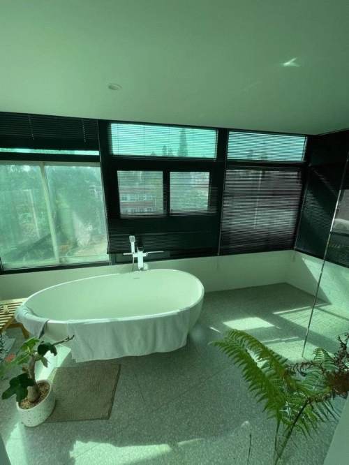 Housing image — Bathroom