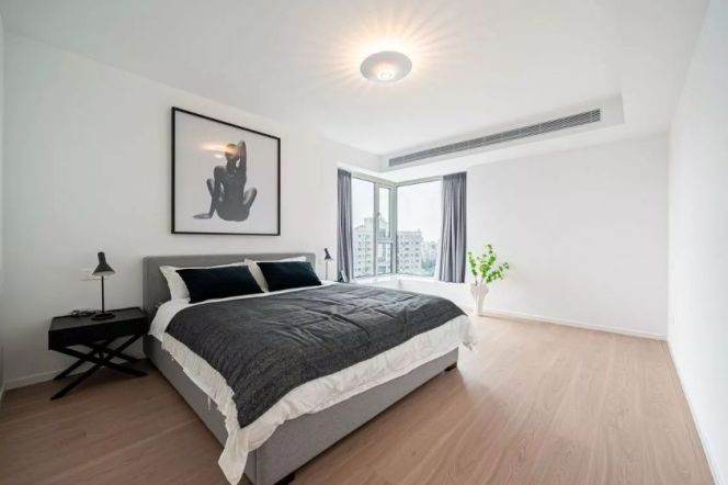 Spacious 3BR Apartment in Gubei (L15)