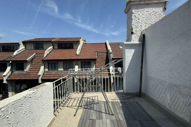 Spacious 1BR Lane House near Xintiandi Metro with Terrace (L10/L13)