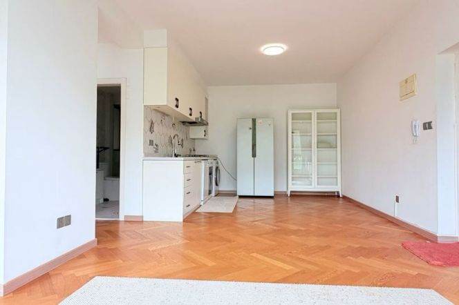 Spacious High-Ceiling 2BR Apartment in Old Xuhui with Green View