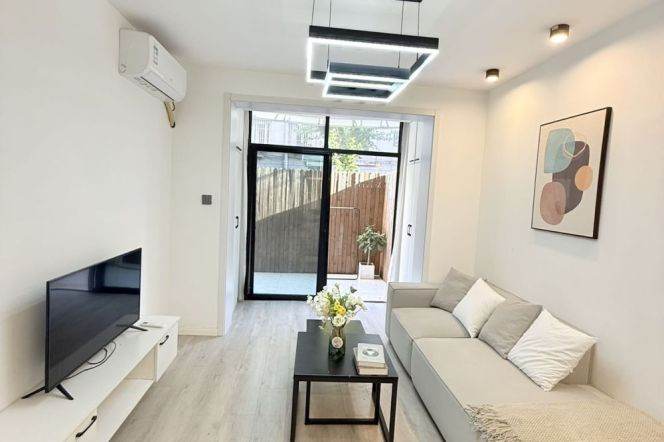 1BR Apartment near Zhongshan Park with Terrace